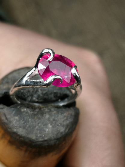 Anello "Mini Roots" con Rubino