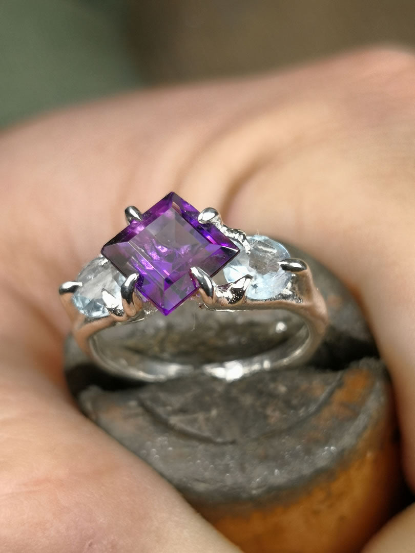 Trilogy "NeroCraft" con Ametista taglio quadrato e Aquamarine