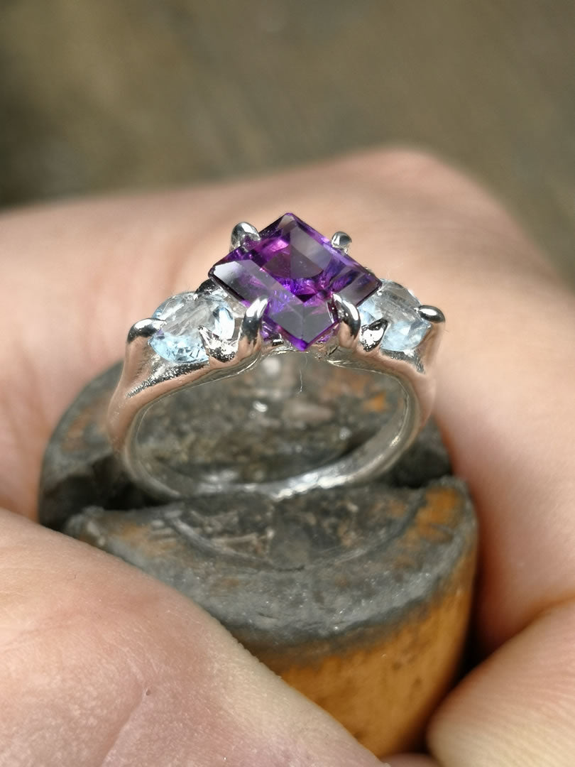 Trilogy "NeroCraft" con Ametista taglio quadrato e Aquamarine
