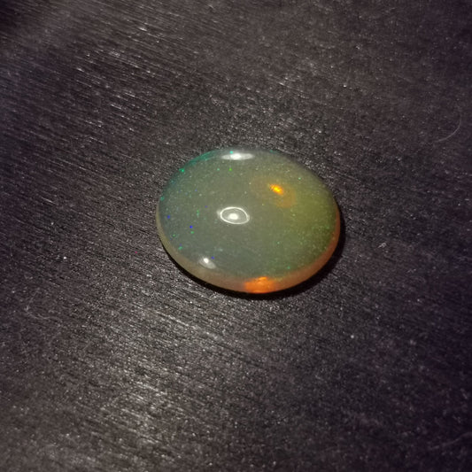 Opale taglio ovale cabochon 1,85 ct