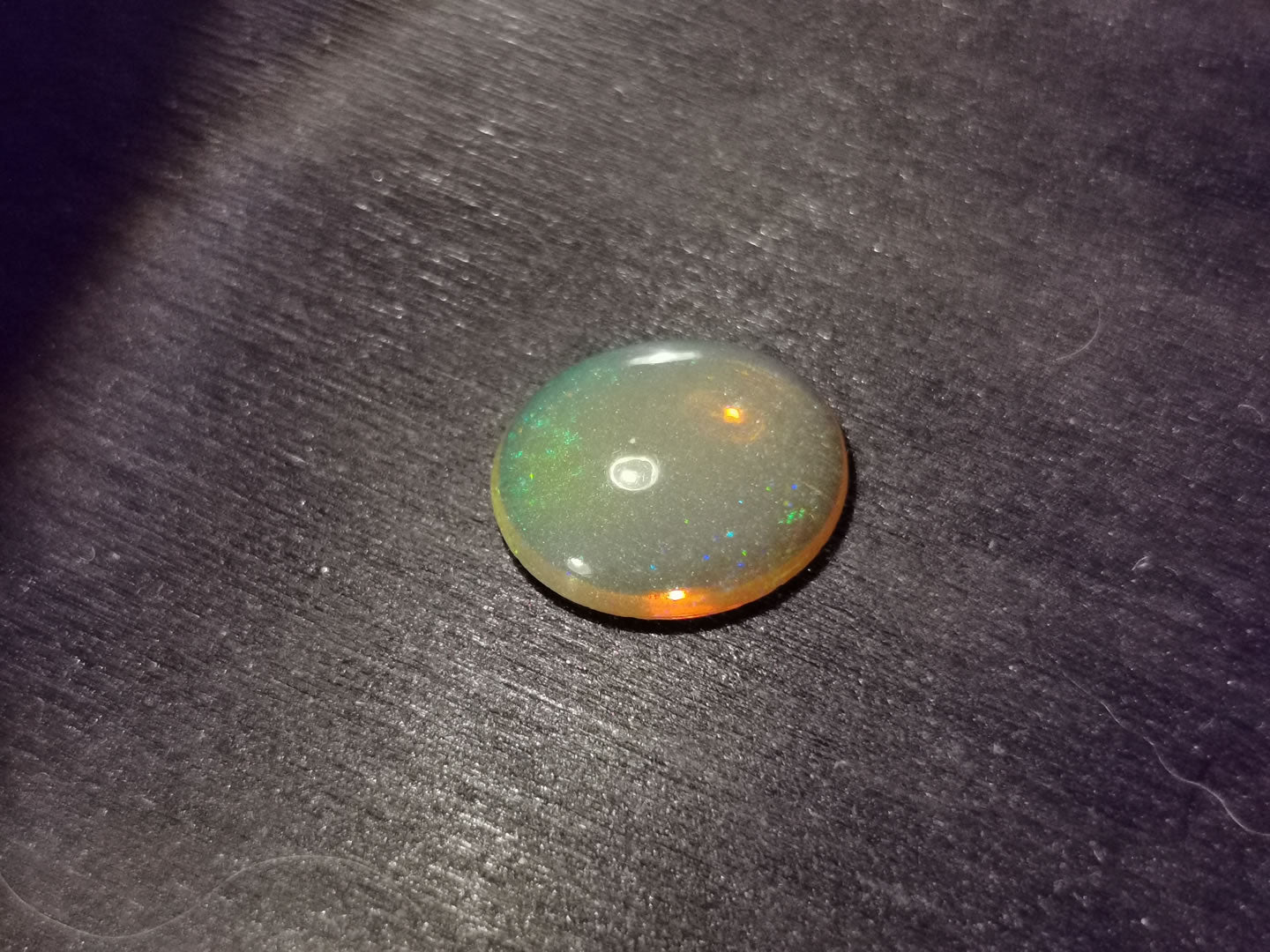 Opale taglio ovale cabochon 1,85 ct