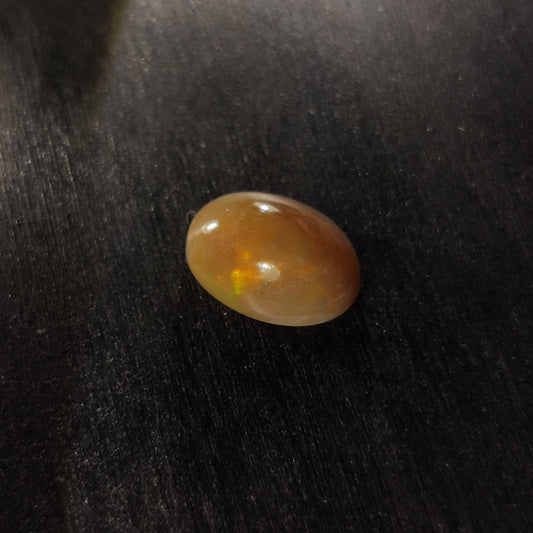Opale taglio ovale cabochon 1,87 ct