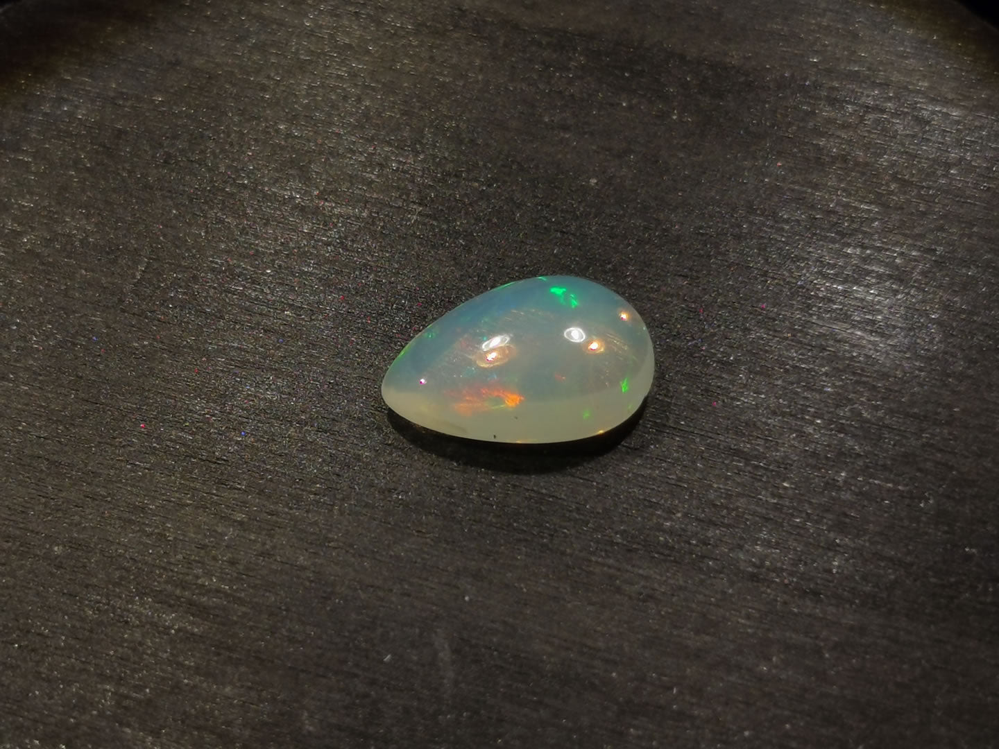 Opale taglio goccia cabochon 2,71 ct