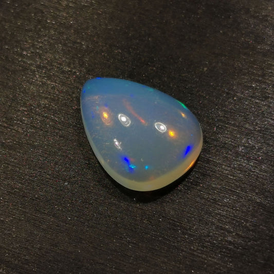 Opale taglio goccia cabochon 5,30 ct