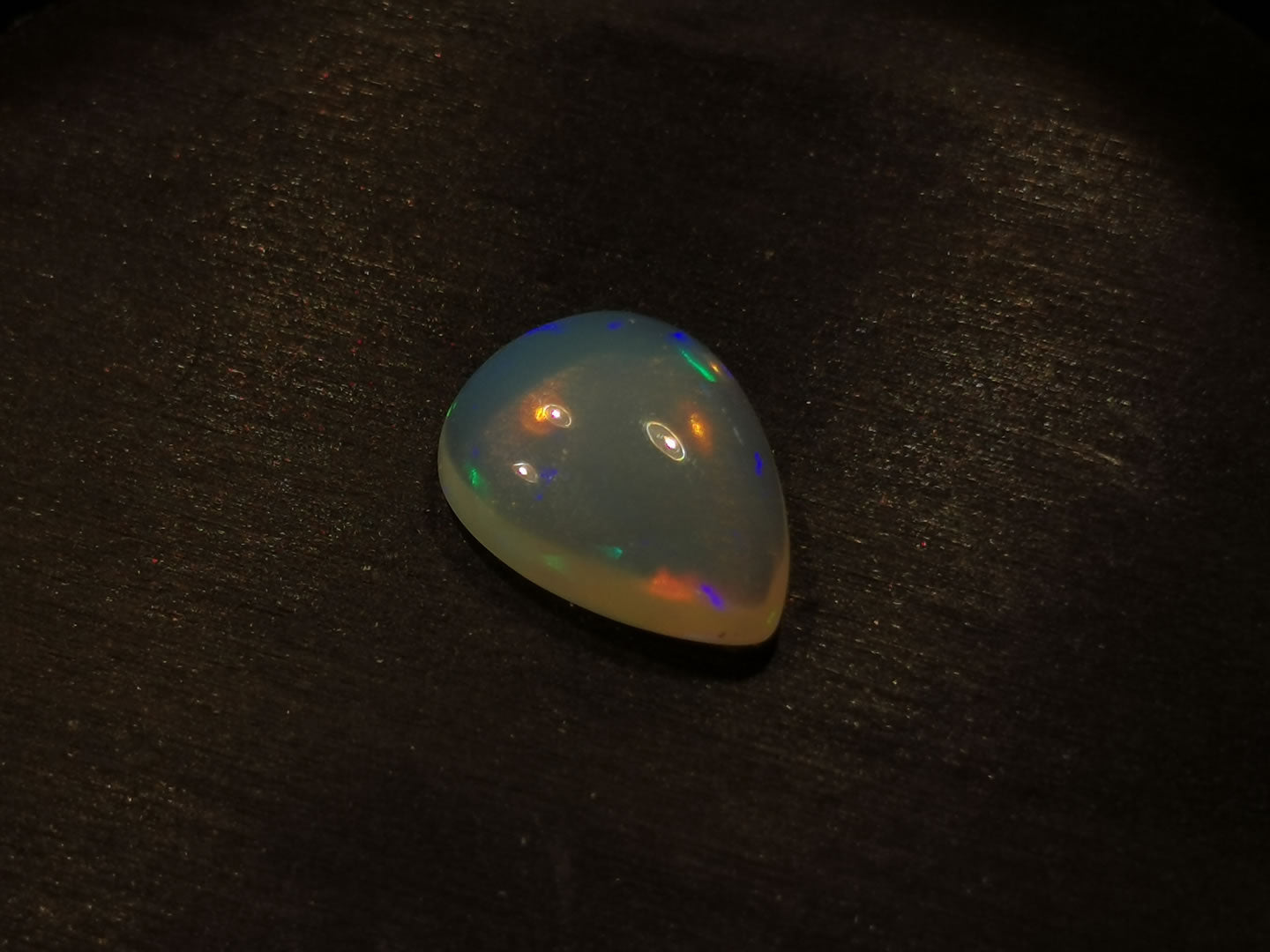 Opale taglio goccia cabochon 5,30 ct