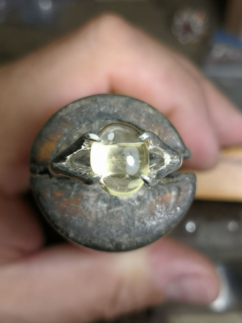 Solitario in Argento con Eliodoro cabochon ovale