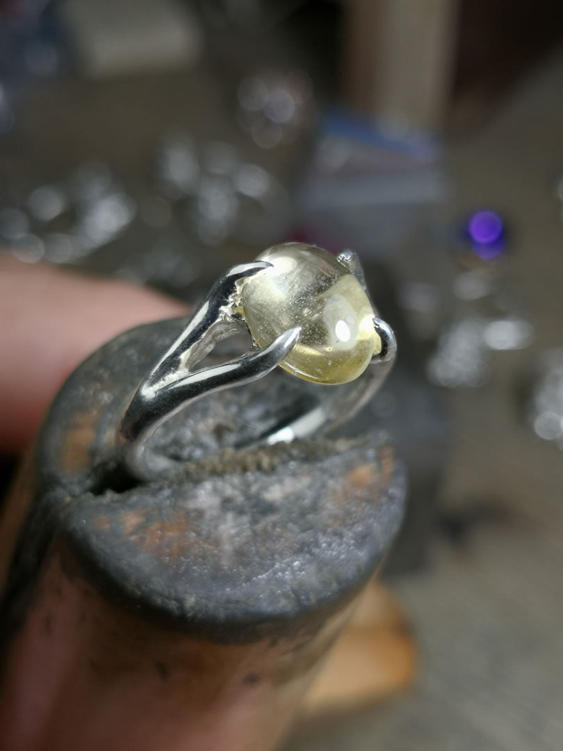 Solitario in Argento con Eliodoro cabochon ovale