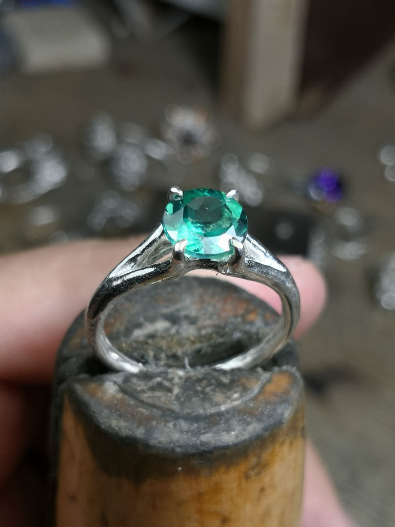 Solitario in Argento con Topazio verde