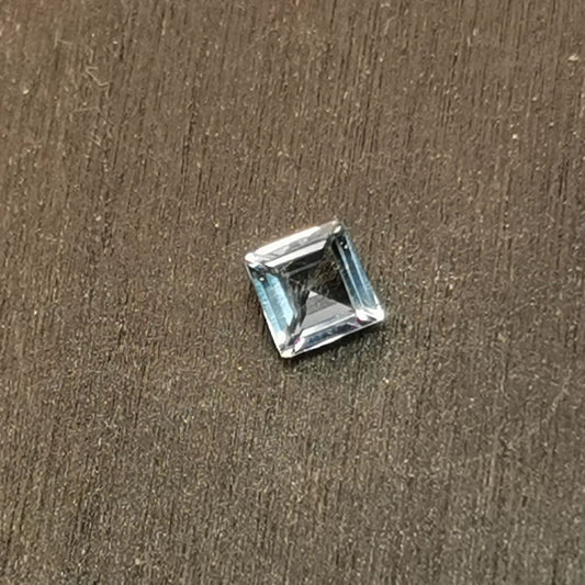 Acquamarina taglio carrè 0,35 ct