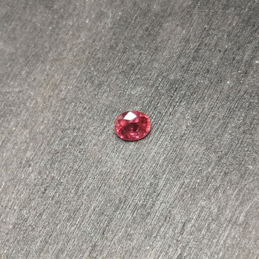Rubino taglio ovale 0,32 ct
