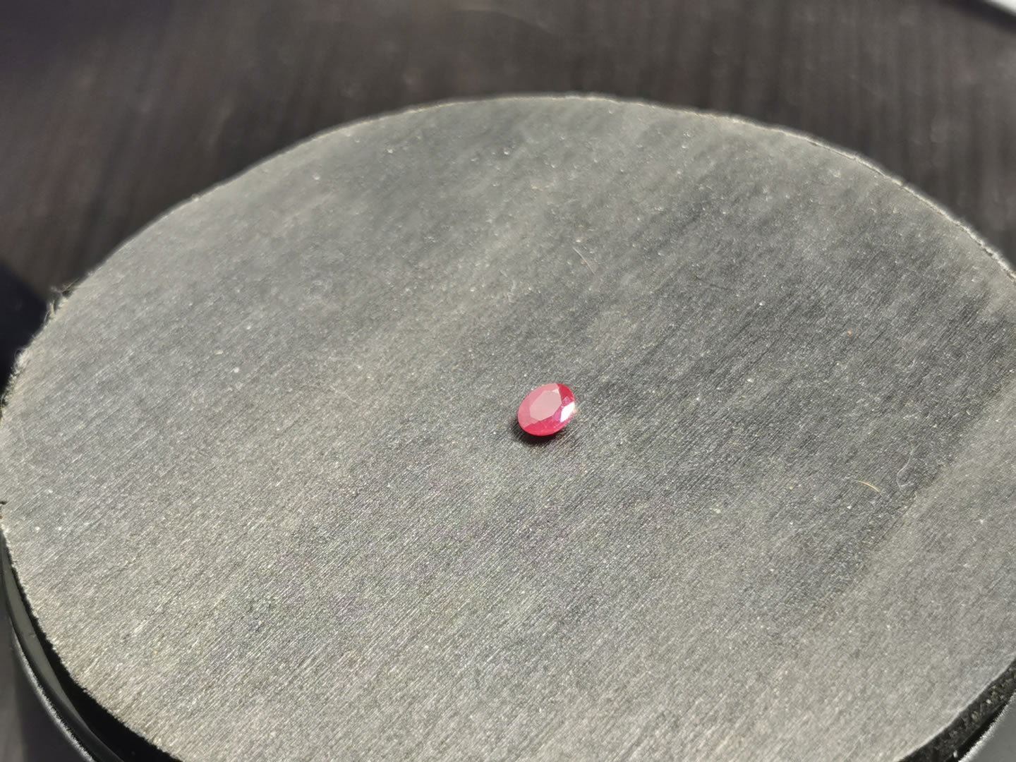 Rubino taglio ovale 0,33 ct