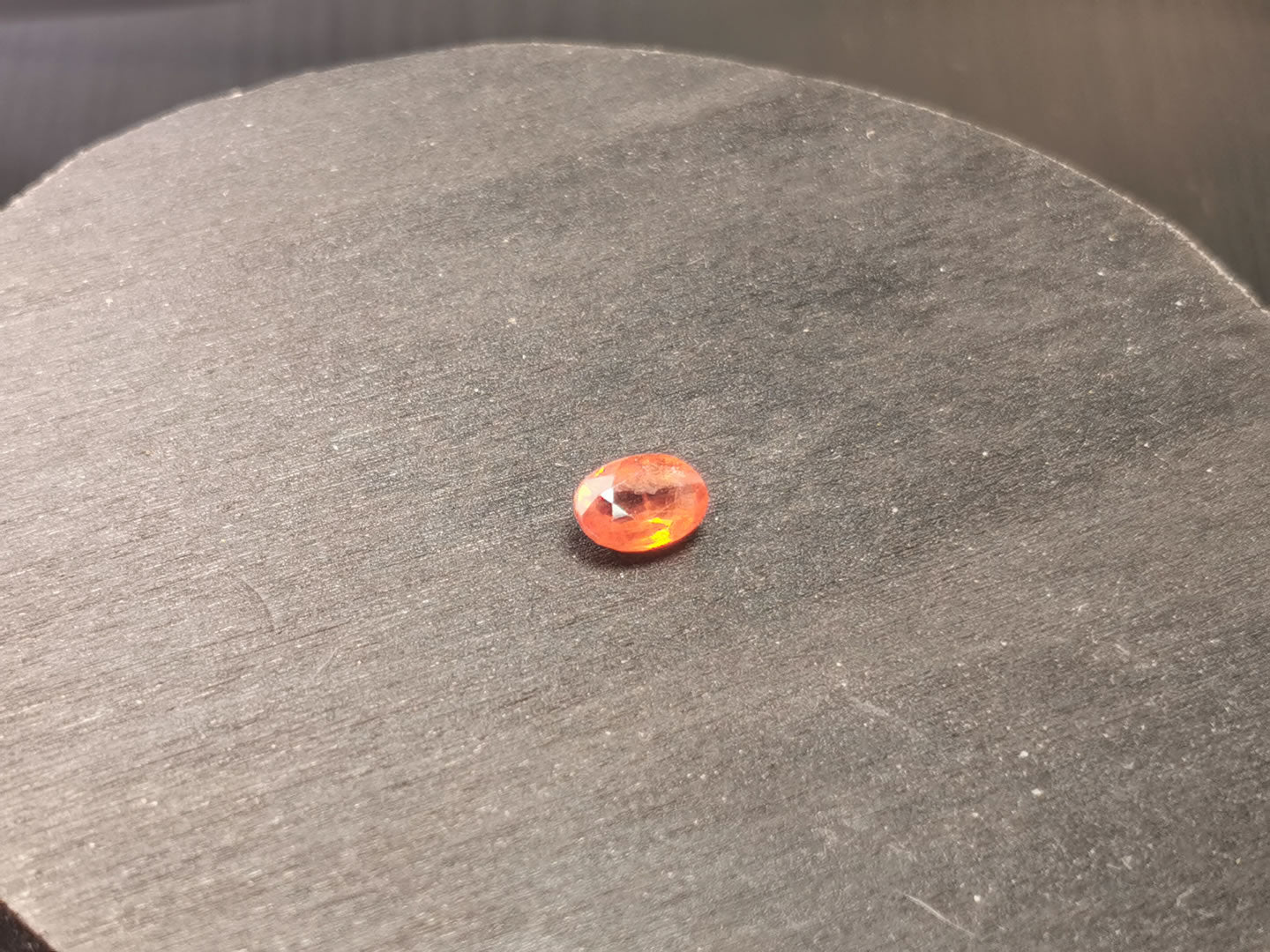 Zaffiro arancio taglio ovale 0,91 ct
