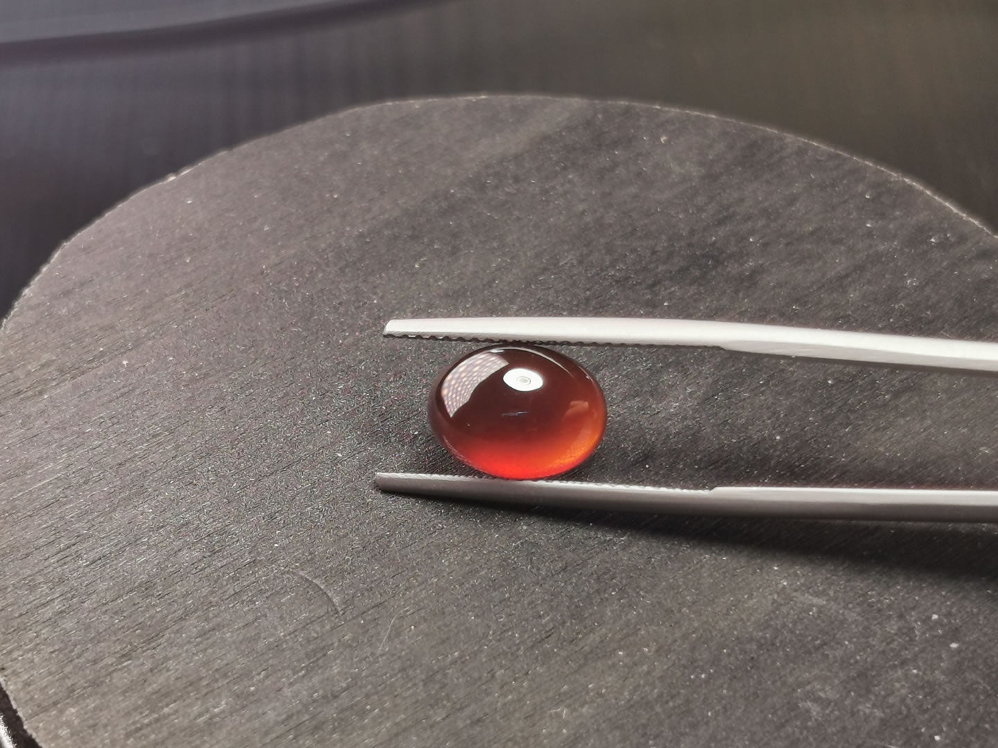 Granato Essonite taglio ovale cabochon 4,12 ct