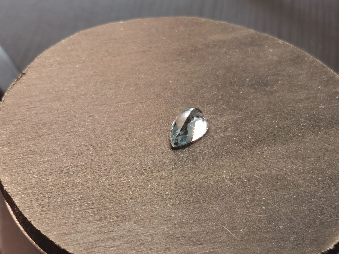 Topazio azzurro taglio goccia 2,87 ct
