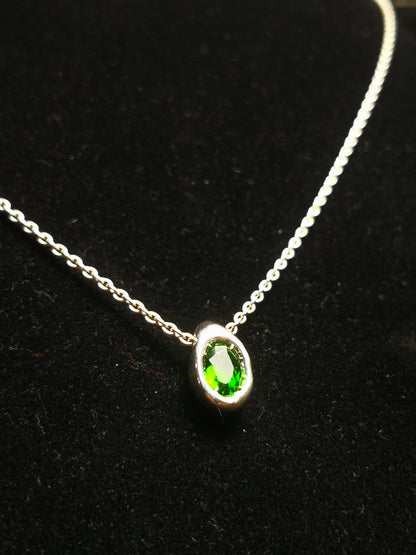 Ciottolo in Argento con Diopside Verde Ovale