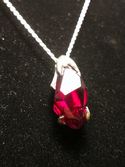 Ciondolo "Roots" in Argento con Rodolite Tagliata a mano