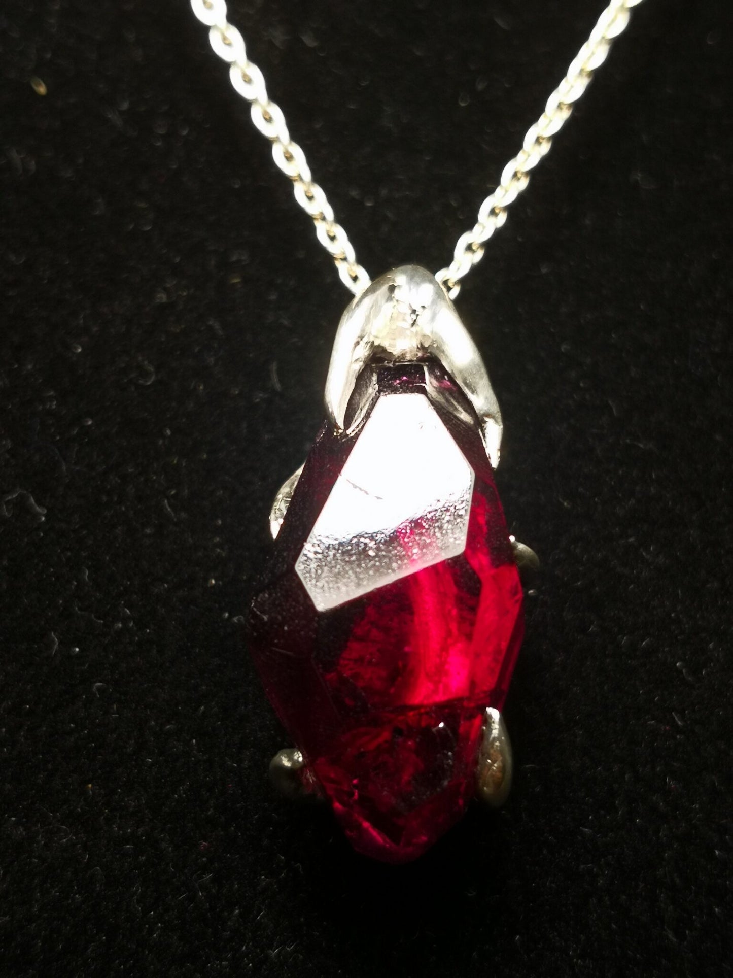 Ciondolo "Roots" in Argento con Rodolite Tagliata a mano