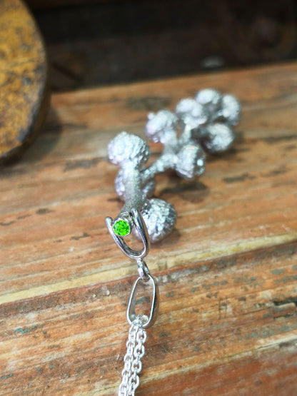Ciondolo "Ghiande in miniatura con Gemma Nascosta" in argento con Diopside Verde