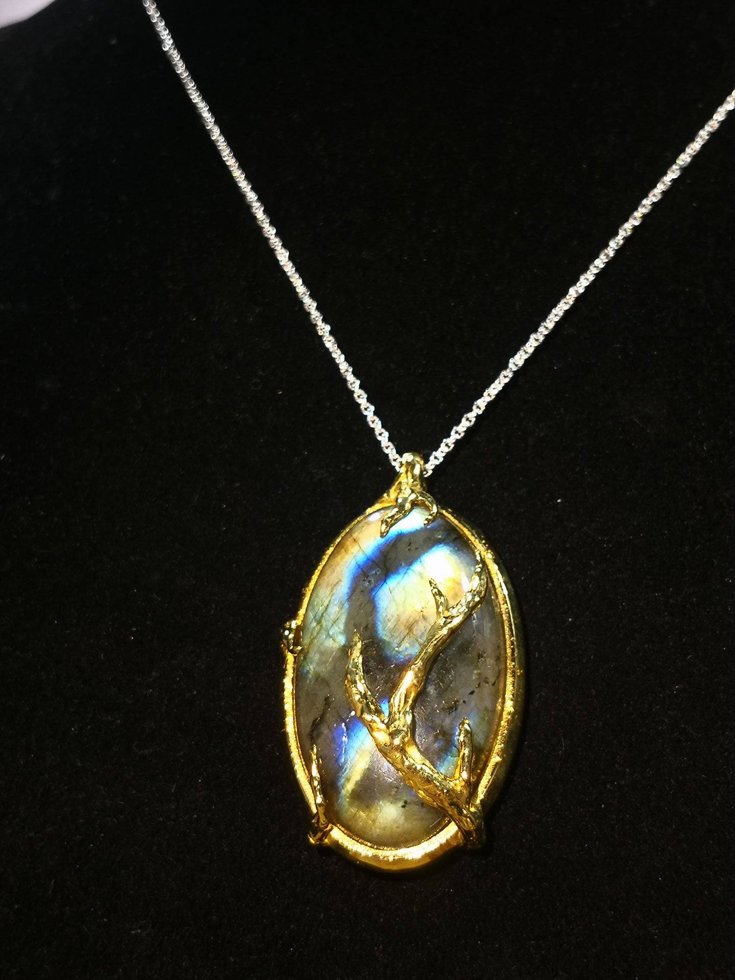 Ciondolo "Roots" in Bronzo con Labradorite del Madagascar