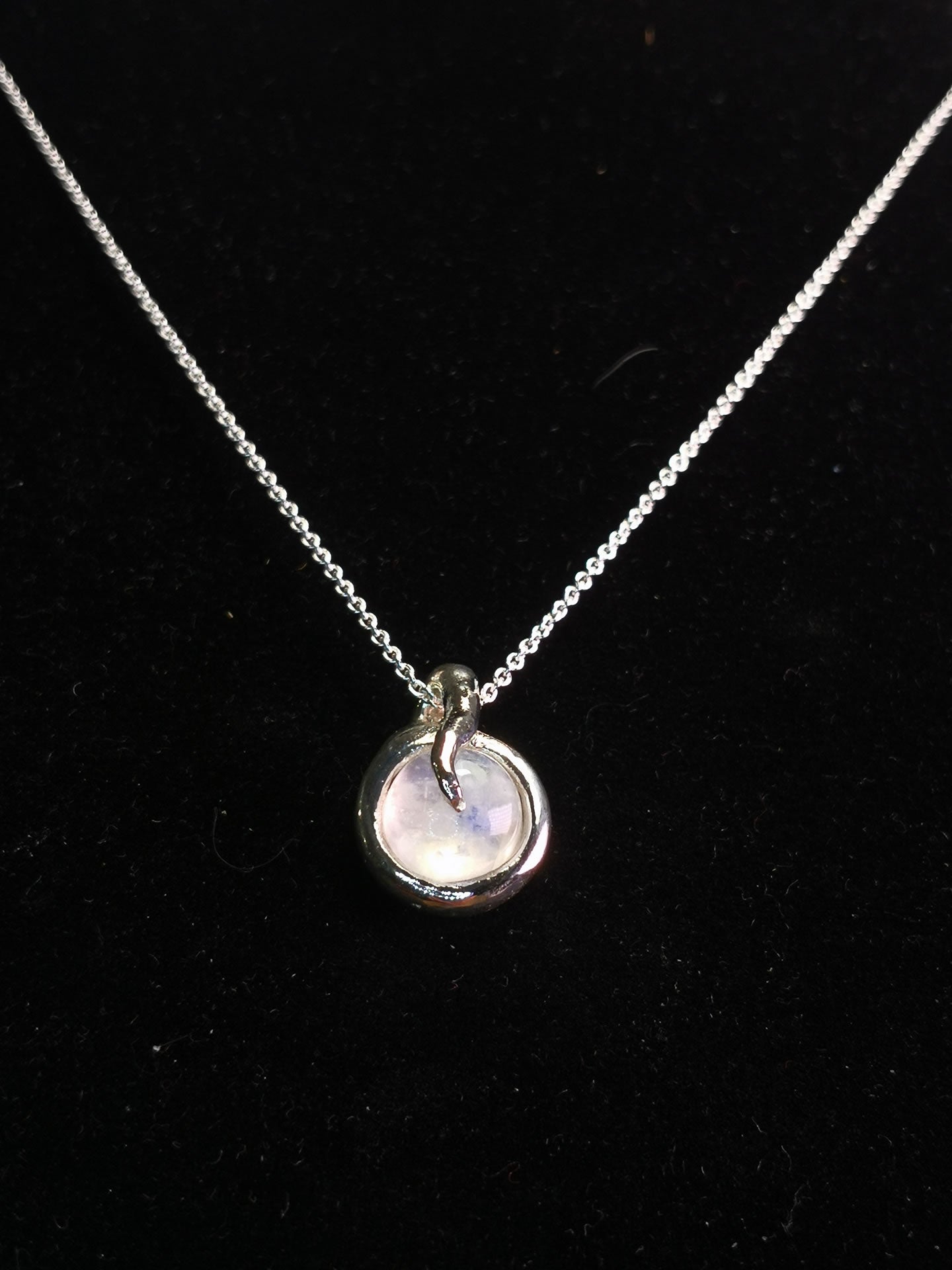Ciondolo "MoonChild" in argento con Labradorite Bianca (Rainbow Moonstone)