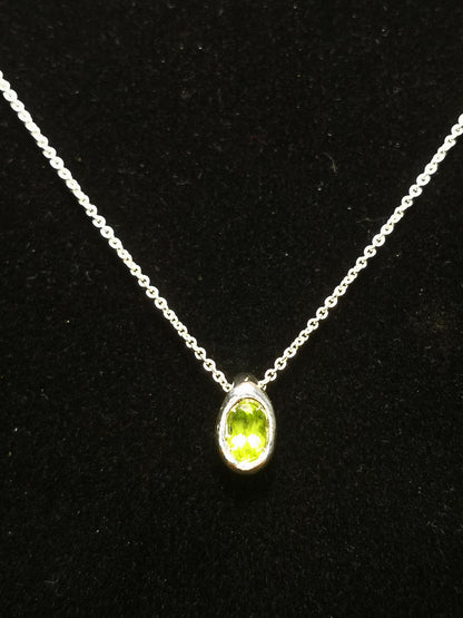 Ciottolo in Argento con Peridoto Naturale Ovale