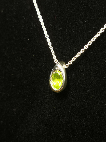 Ciottolo in Argento con Peridoto Naturale Ovale