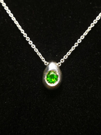 Ciottolo in Argento con Diopside Tondo