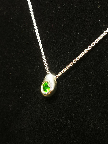 Ciottolo in Argento con Diopside Tondo