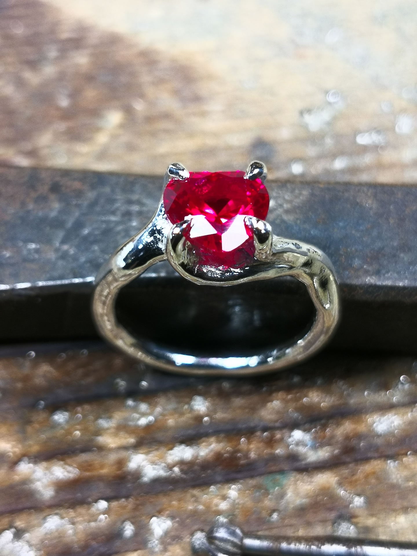 Solitario in Argento con Rubino taglio cuore modello valentino