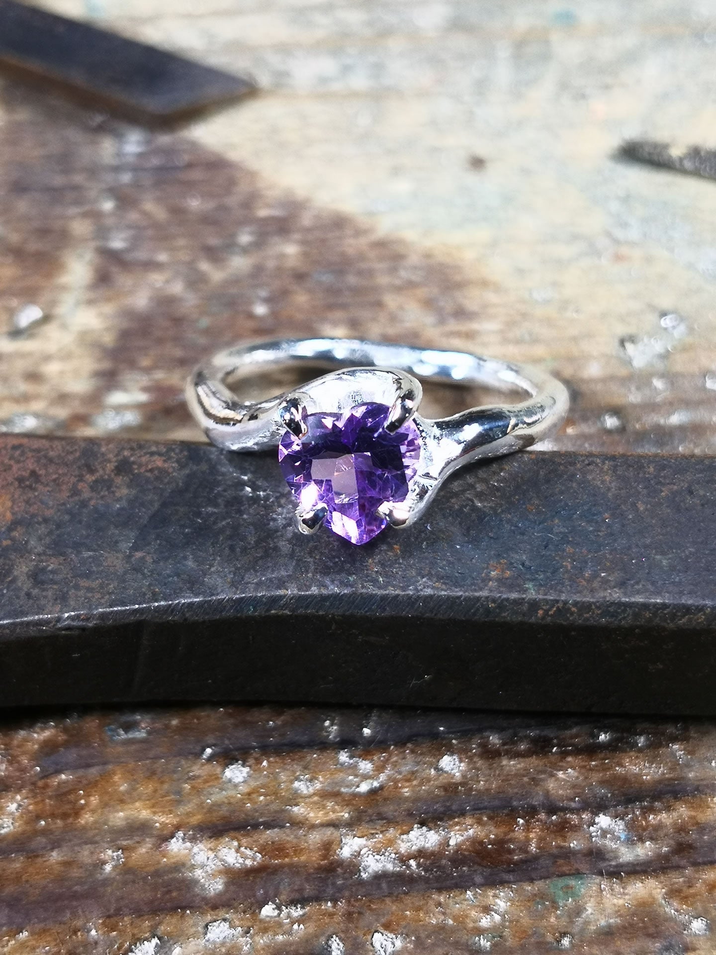 Solitario in Argento con Ametista taglio cuore modello valentino