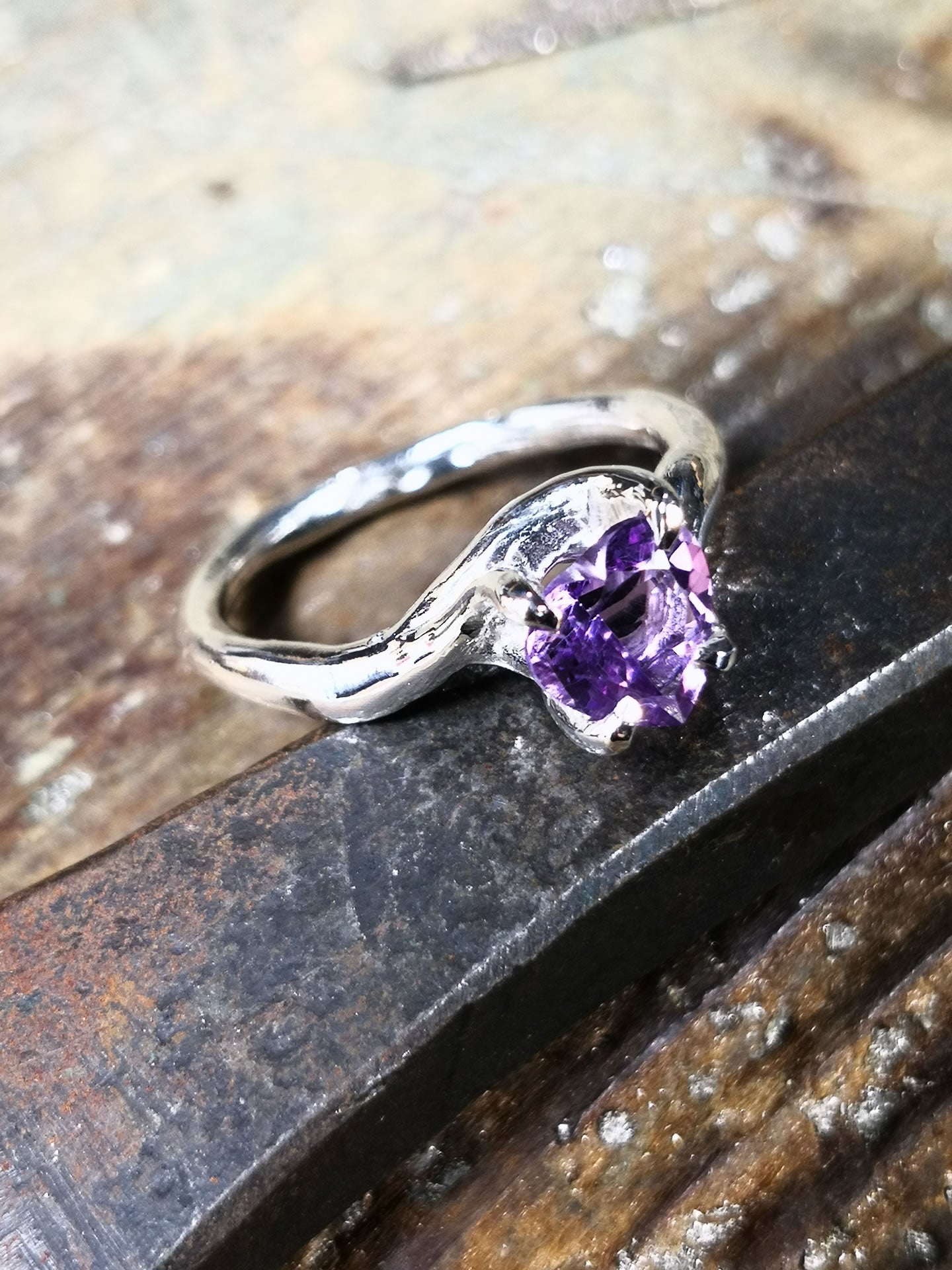 Solitario in Argento con Ametista taglio cuore modello valentino