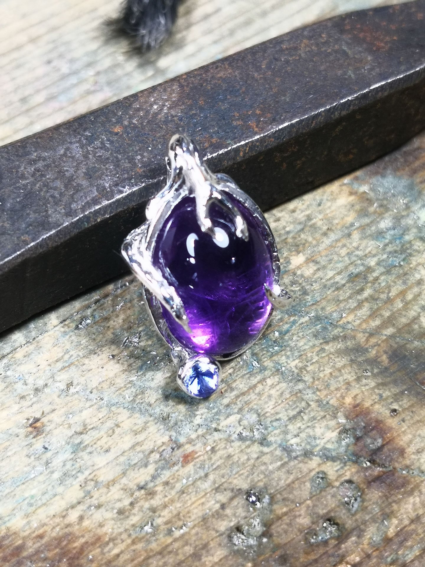 Ciondolo "Roots" custom in Argento con Ametista taglio ovale e Tanzanite