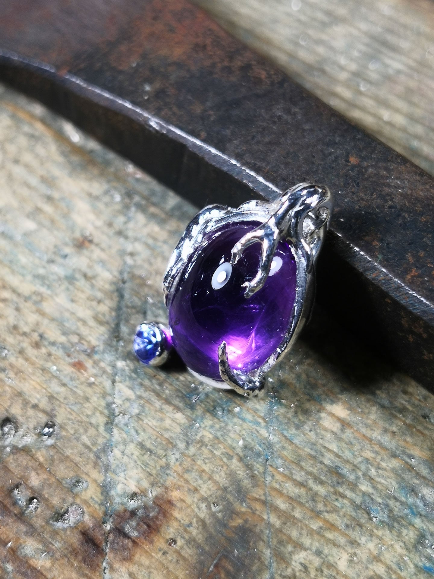 Ciondolo "Roots" custom in Argento con Ametista taglio ovale e Tanzanite